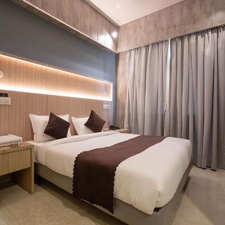 Hotel Grand Seasons- Νάβι Μουμπάι Εξωτερικό φωτογραφία