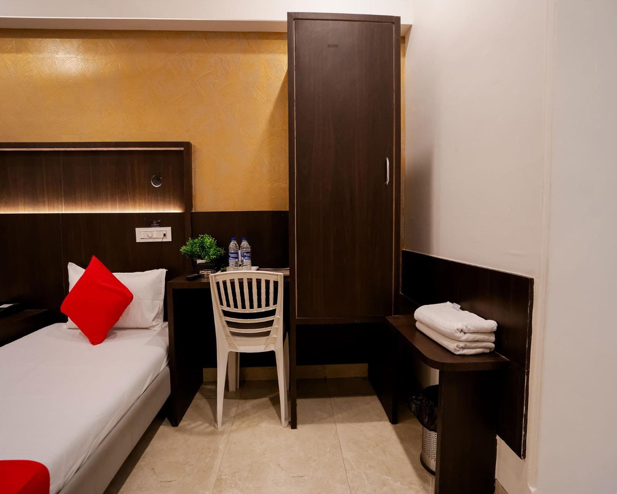 Hotel Grand Seasons- Νάβι Μουμπάι Εξωτερικό φωτογραφία