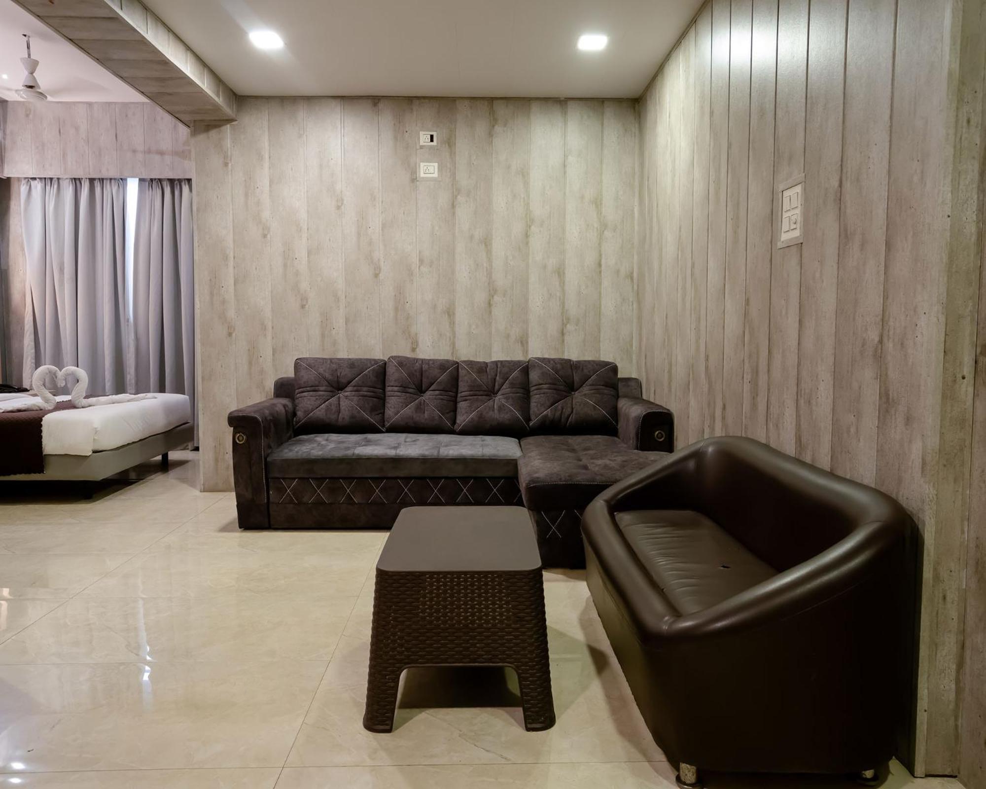 Hotel Grand Seasons- Νάβι Μουμπάι Εξωτερικό φωτογραφία
